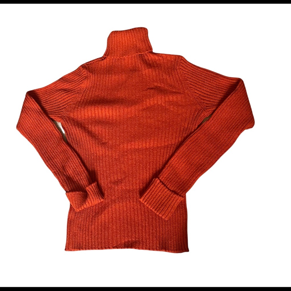 Ribbed orange turtleneck